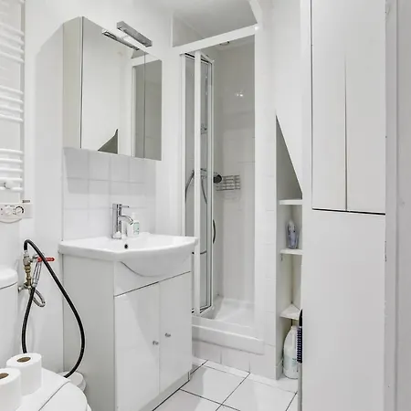 Stylish In The Middle Of Apartman