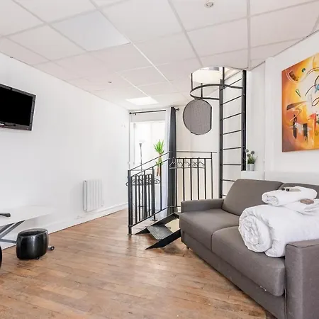 Apartment Stylish In The Middle Of Paris